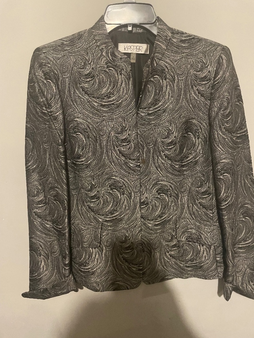 Kasper women’s size 8, gray paisley jacket
